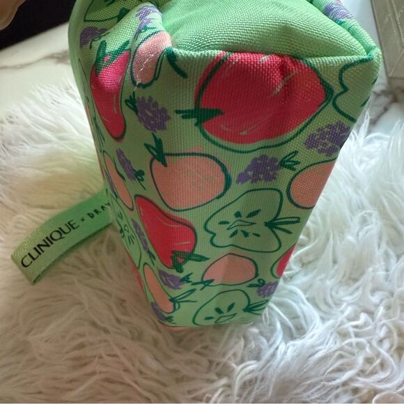 CLINIQUE X DRAWRBERTSON MAKEUP BAG – FRUIT PRINT - Picture 6 of 17